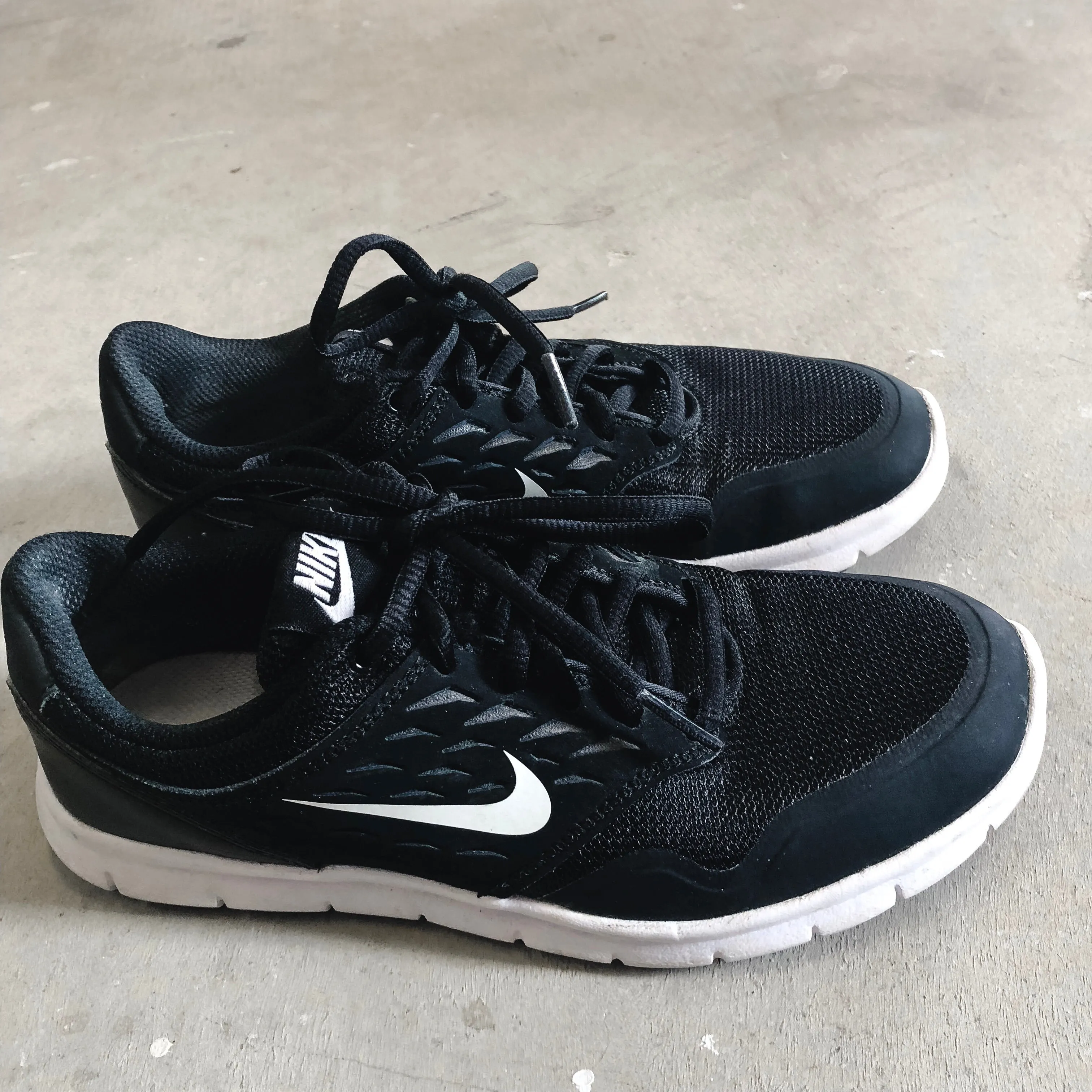 Nike Sneaks - Size 6